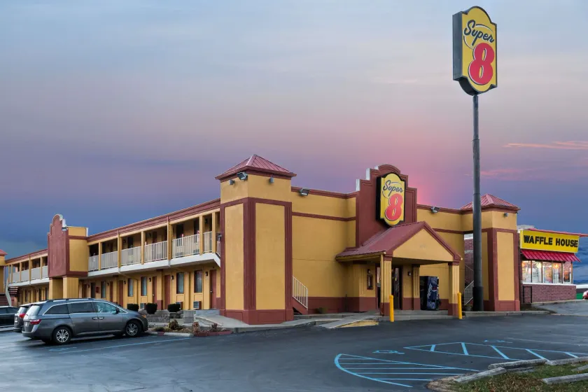 Super 8 by Wyndham Indianapolis-Southport Rd - Image 1