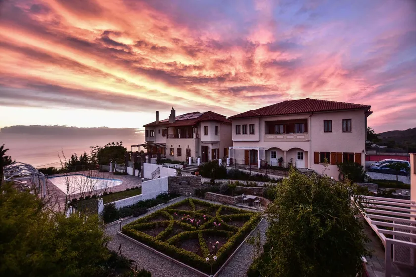 Lagou Raxi Country Hotel - Image 1