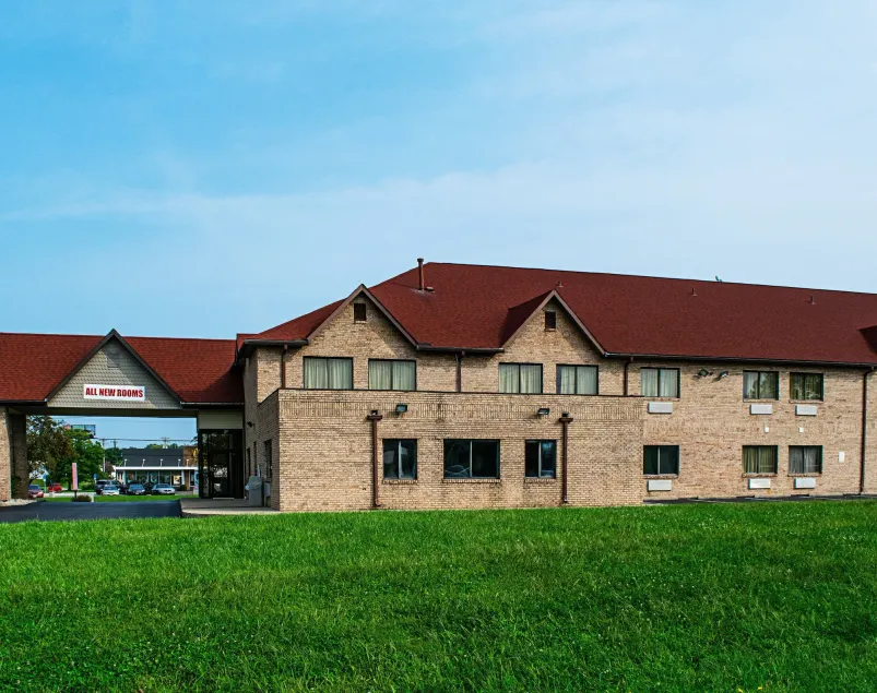 Red Roof Inn & Suites Middletown - Franklin - Image 1