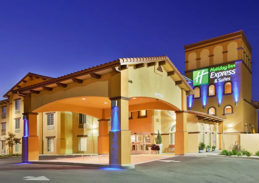 Holiday Inn Express Hotel & Suites Willows by IHG - Image 1