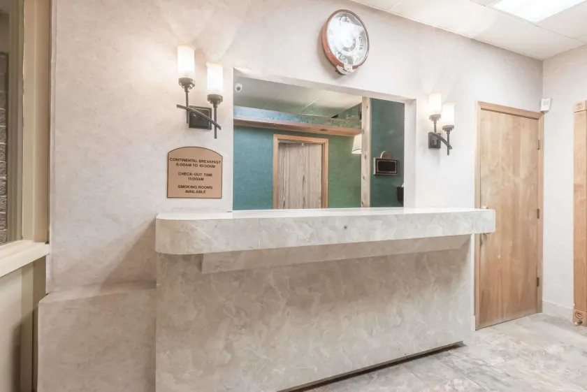 Days Inn by Wyndham Niles - Lobby