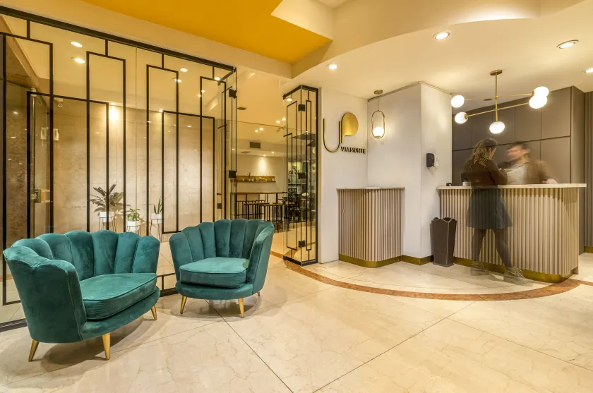 Up Viamonte Hotel - Image 1