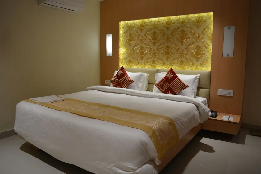 The Red Velvet Hotel - Image 1