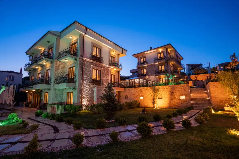 CUNDA BARADIEL HOTEL - Image 1
