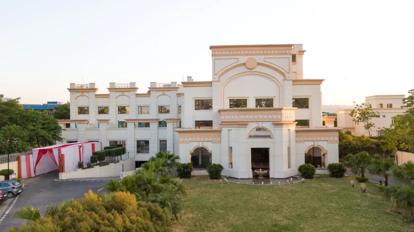 The Competent Palace Hotel - Image 1