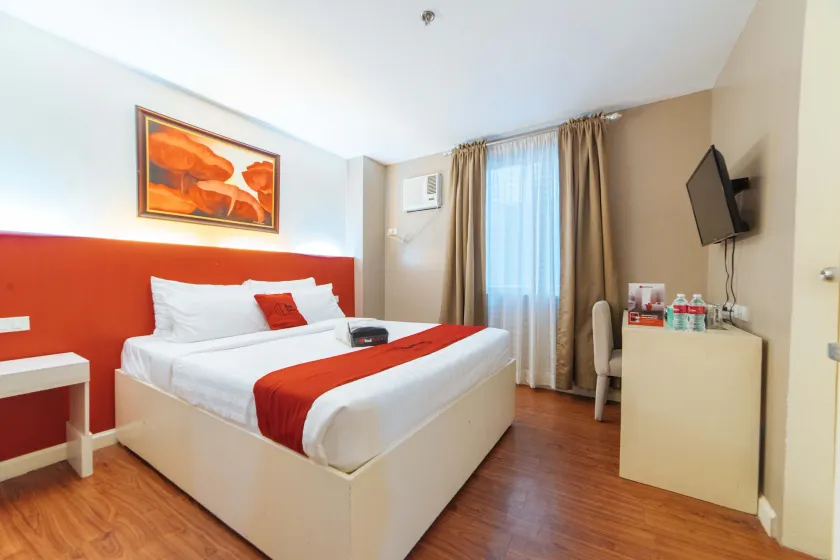 RedDoorz Plus at Hotel Metro Kalibo - Image 1