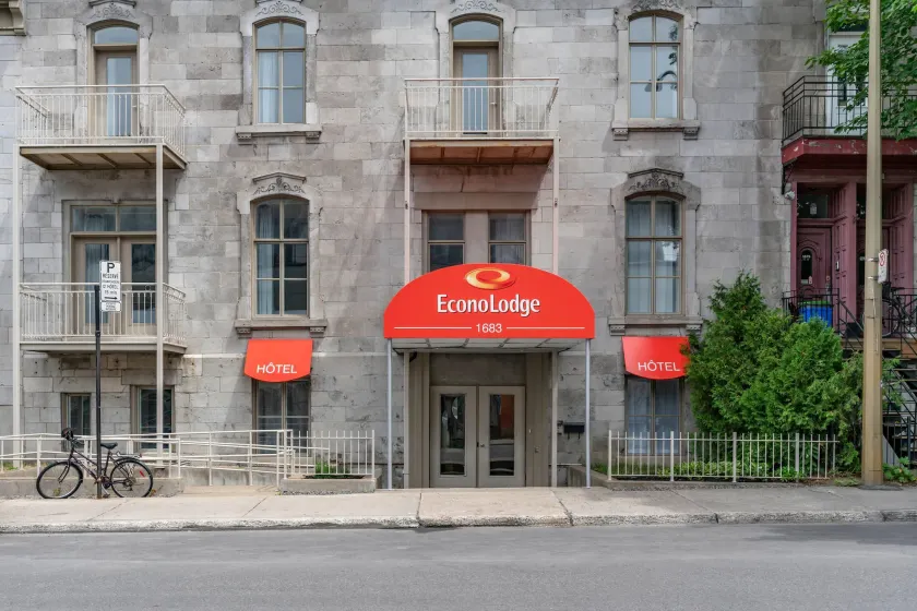 Econo Lodge - Image 1