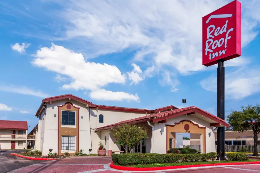 Red Roof Inn Houston East I-10 - Image 1