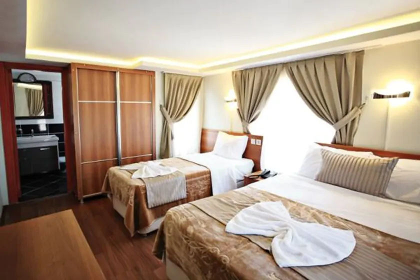 Taksim Palace Hotel - Image 1