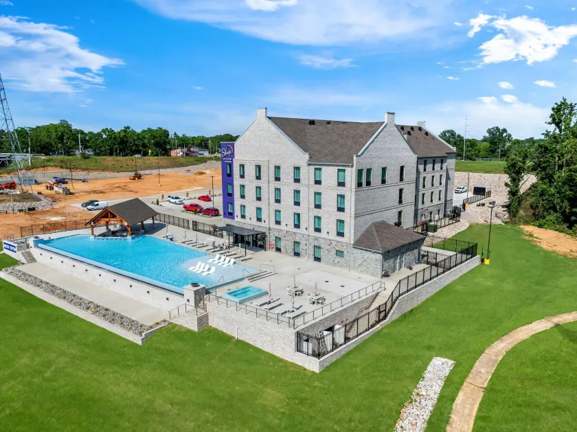 Sleep Inn & Suites Savannah Tennessee Riverfront - Image 1