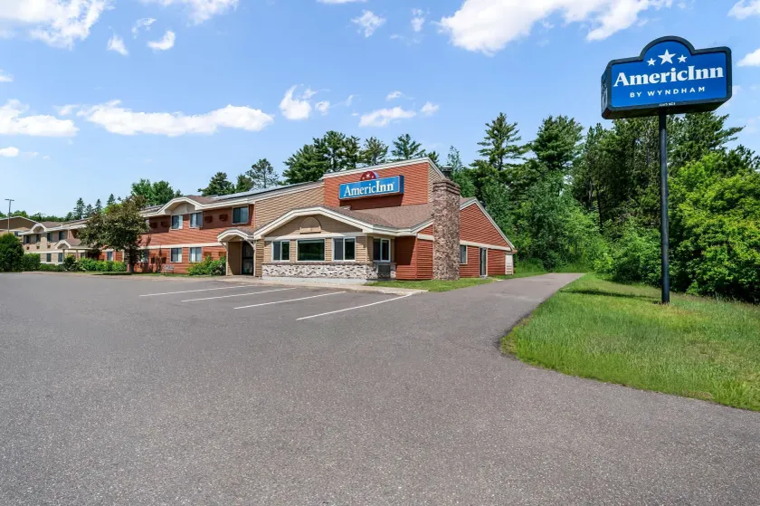 AmericInn by Wyndham Cloquet - Image 1