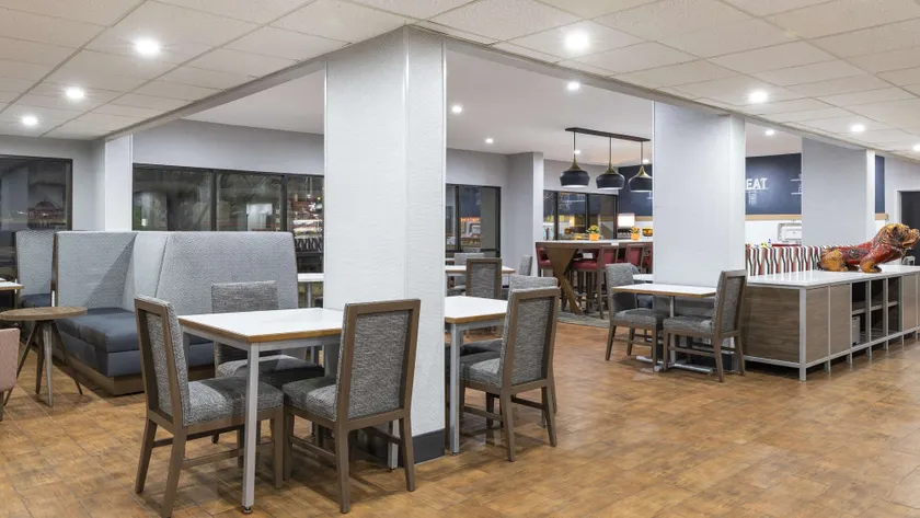 Hampton Inn Athens - Image 1