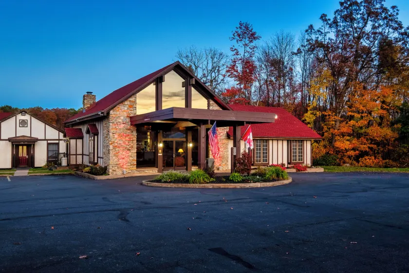 Red Roof Inn & Suites Hazleton - Image 1
