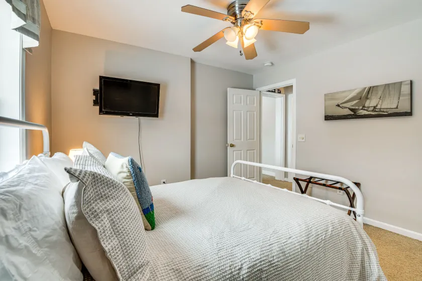 Spacious Family Home w/ Deck & Yard: 5 Mi to Stowe - Rom
