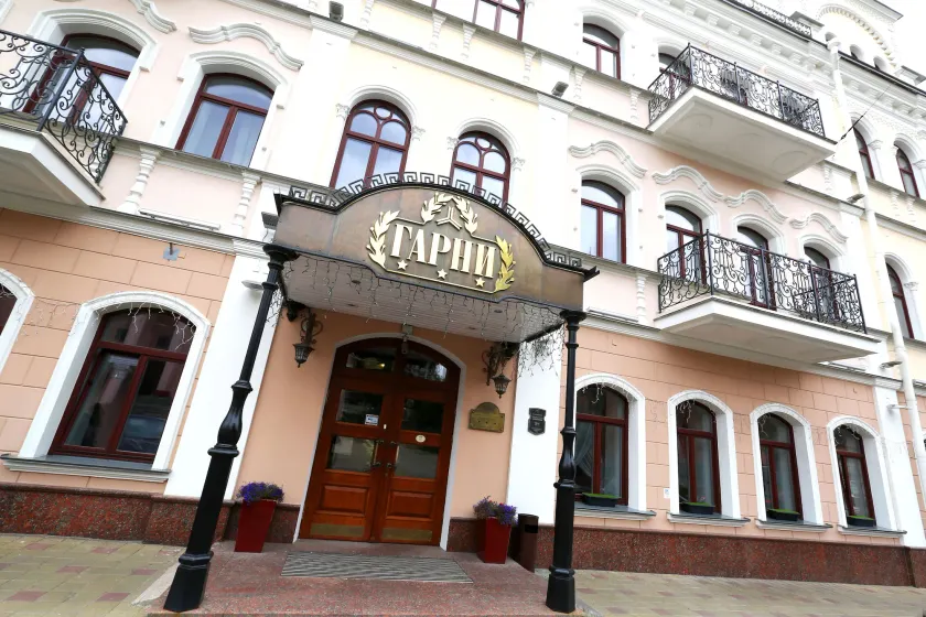 Garni Hotel - Image 1