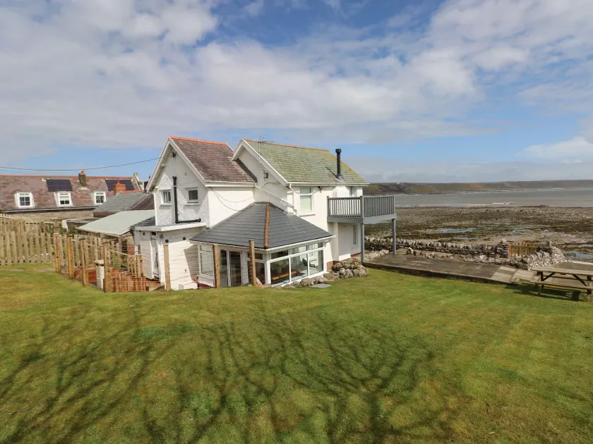 2 Salt Cottage - Image 1