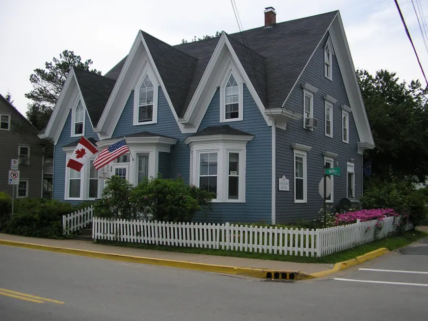 Fairmont House Bed & Breakfast - Image 1