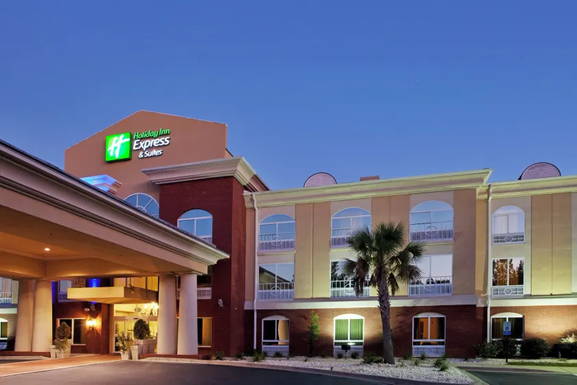 Holiday Inn Express Hotel & Suites Camden-I20 (Hwy 521) by IHG - Image 1
