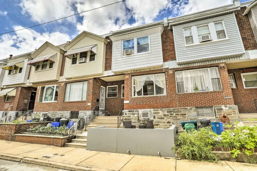 South Philly Townhome: 3 Mi to Center City - Image 1