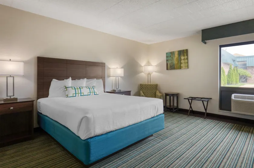 Best Western Woodhaven Inn - Image 1