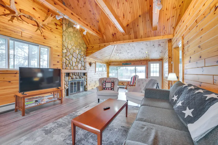 7 Mi to Nubs Nob: Lakefront Abode w/ Fire Pit! - Image 1