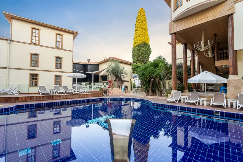 Puding Hotel - Image 1