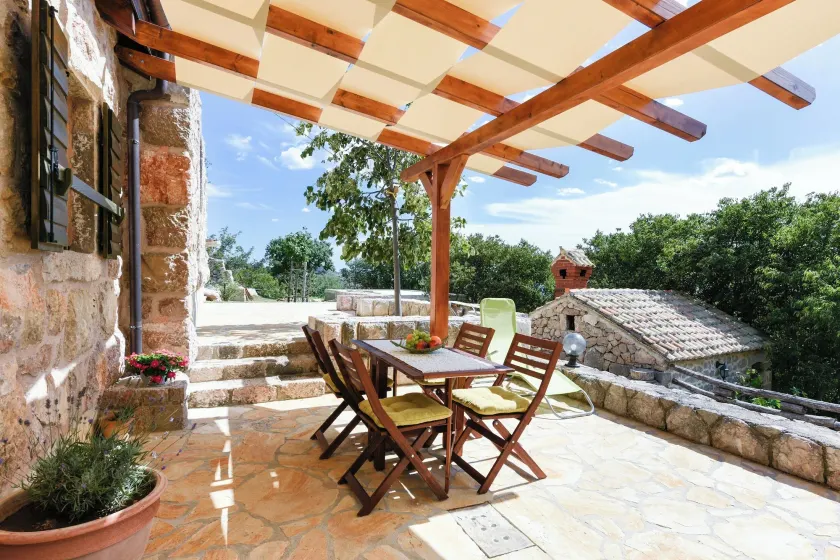 Stone house BURA - Image 1