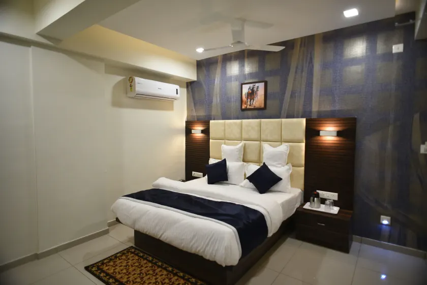 Hotel Royal Residency - Image 1