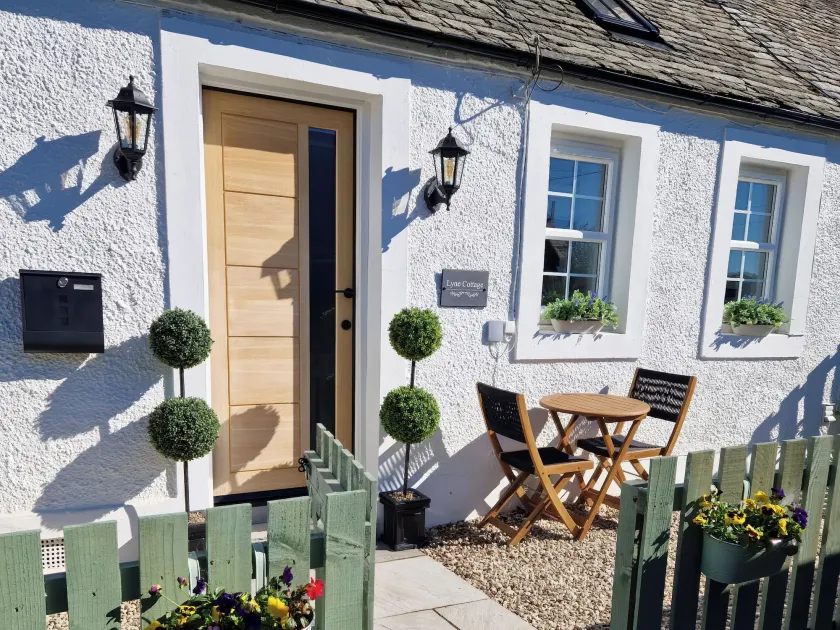 Lyne Cottage, The Retreat - Image 1