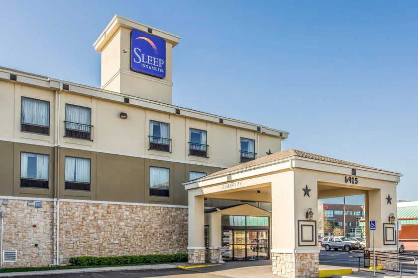 Sleep Inn & Suites West Medical Center - Image 1