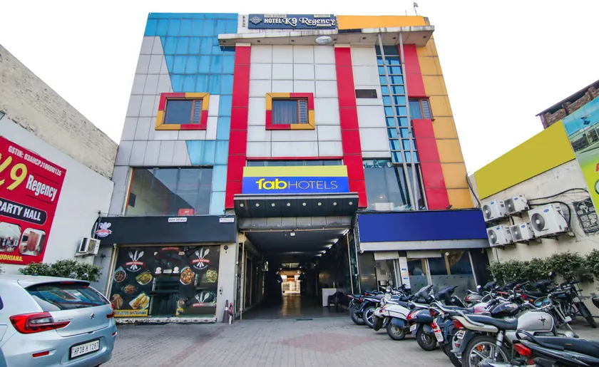Fabhotel K9 Regency - Image 1