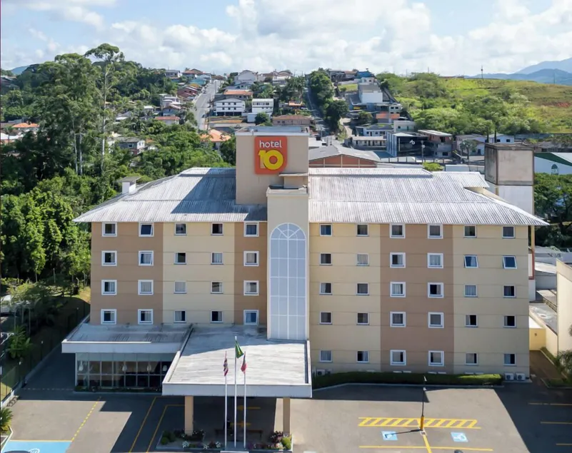 Hotel 10 Blumenau - Image 1