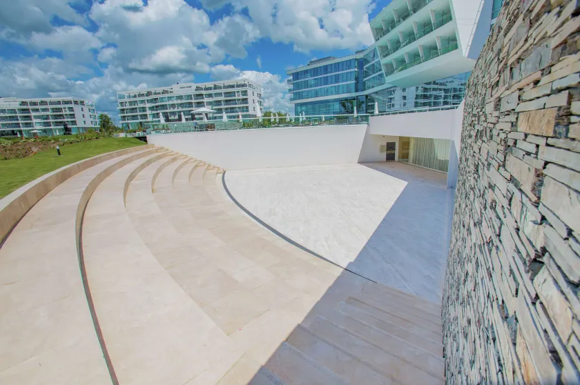 Hilton Pilar - Image 1