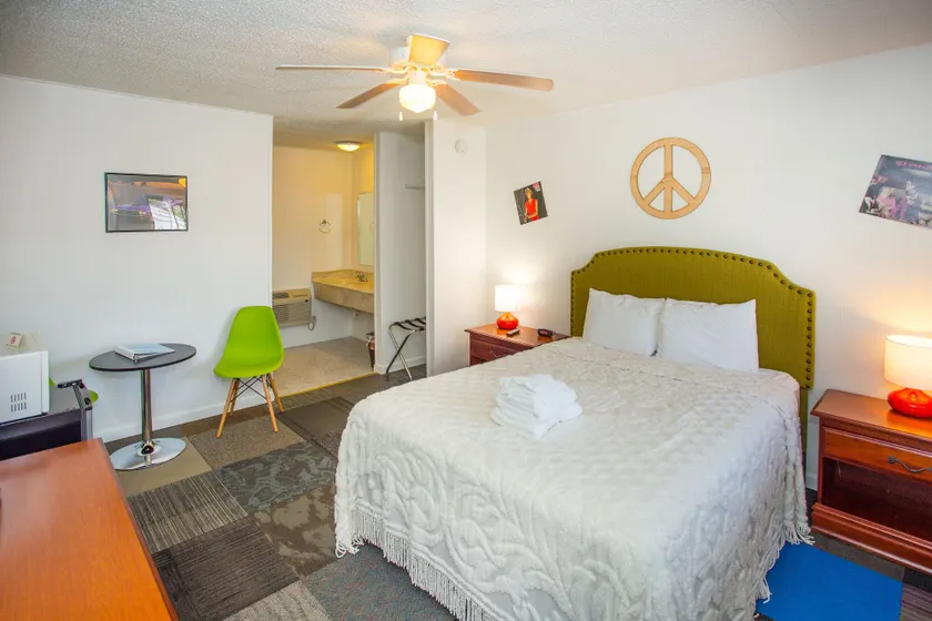 Sunset Motel - Image 1