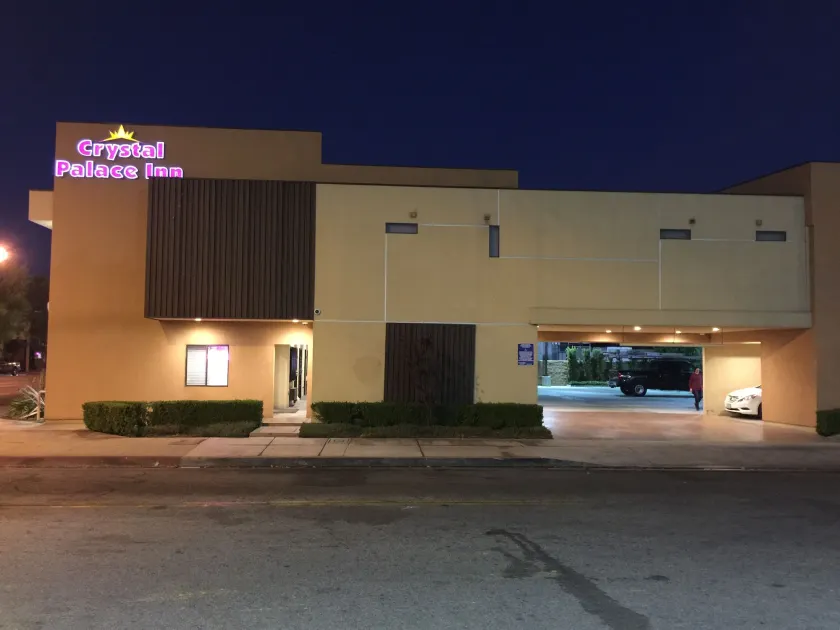 Crystal Palace Inn - Image 1