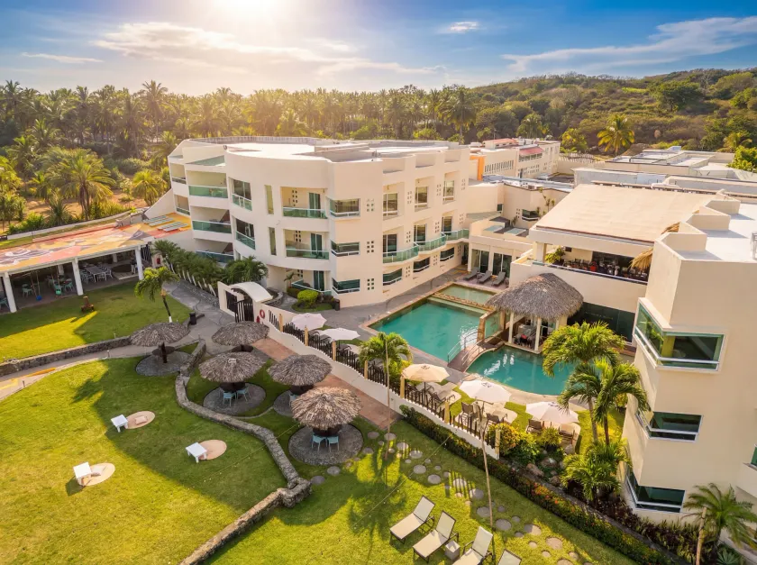 Artisan Family Hotels And Resorts Playa Esmeralda - Image 1