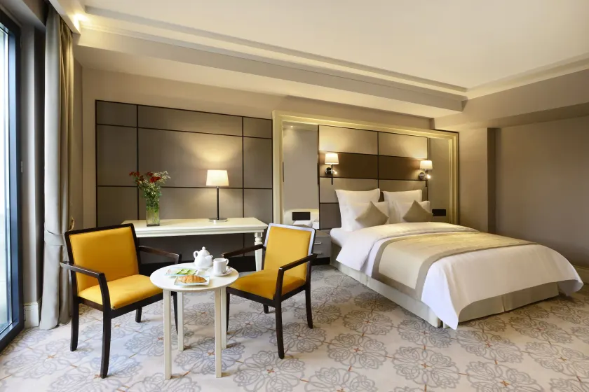 Ambassadori Tbilisi Hotel - Image 1