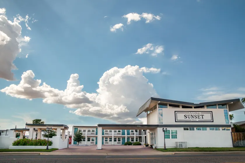 Arizona Sunset Inn & Suites - Image 1
