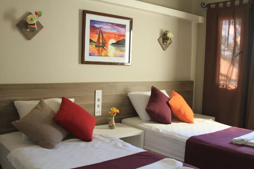 Bitez Marina Hotel - Image 1