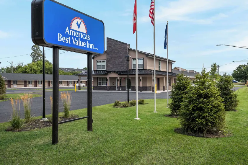 Americas Best Value Inn Farmington - Image 1