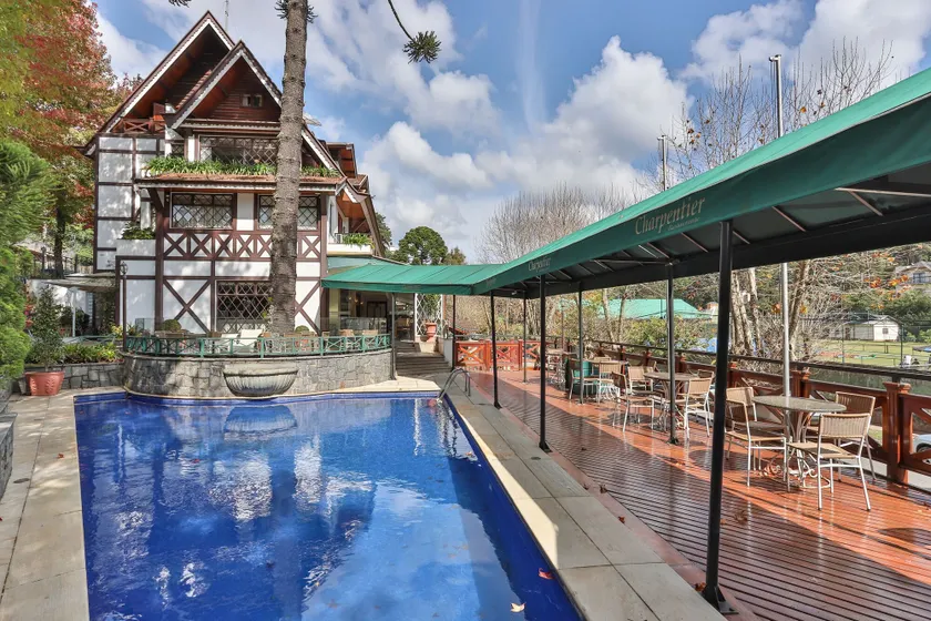 Le Suisse Elegance Hotel - Image 1