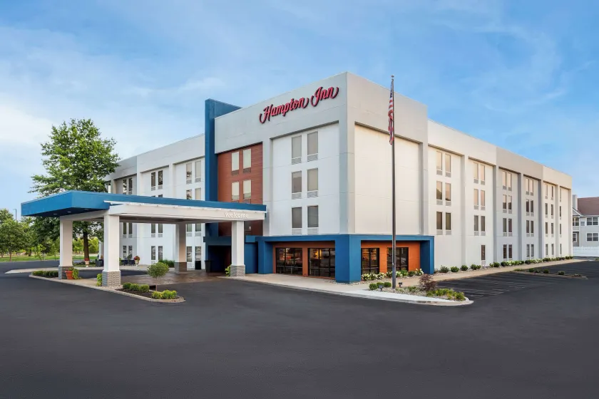 Hampton Inn Louisville-Airport - Image 1