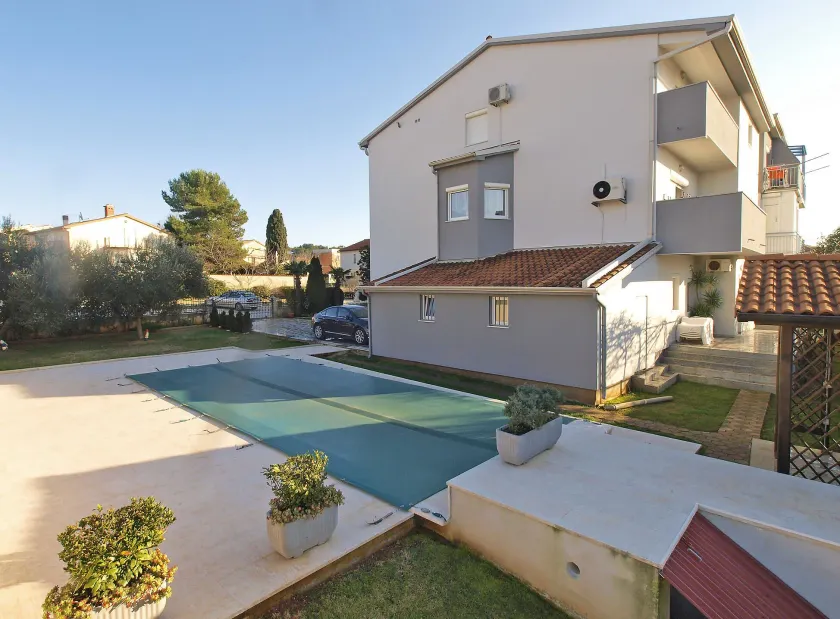 Apartment 1800 - Image 1