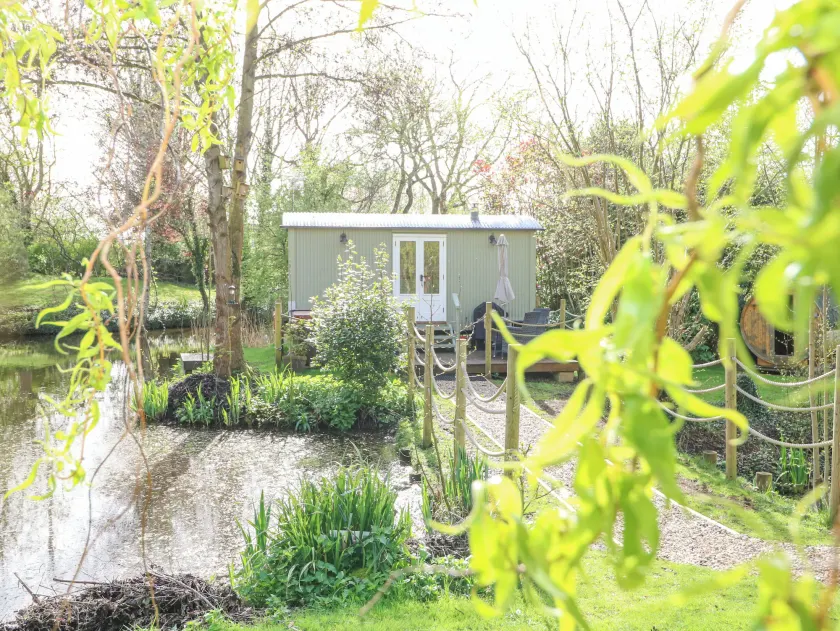 Damsel Shepherds Hut - Image 1