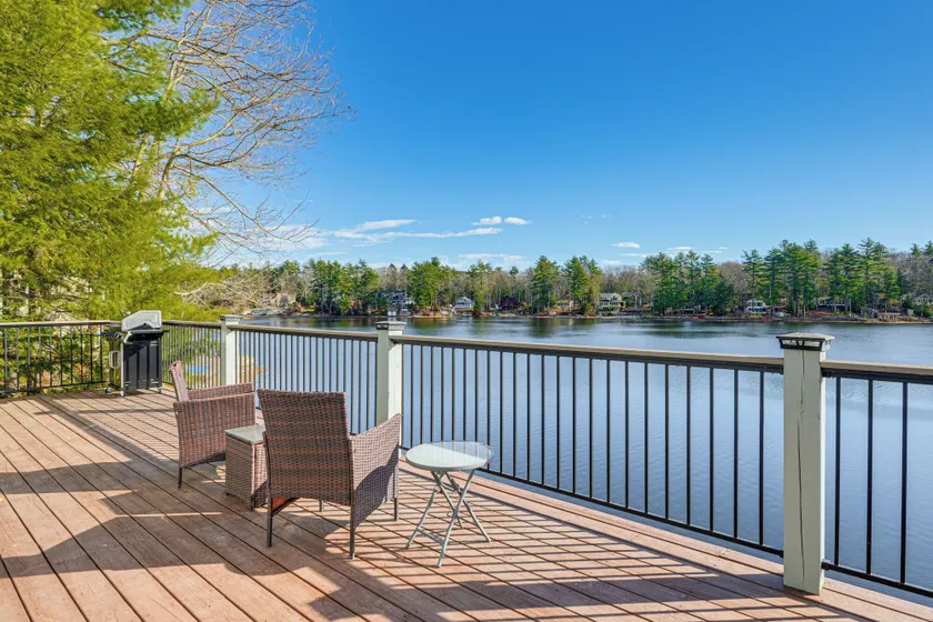 Modern Waterfront Gem w/ Dock on Lake Monomonac - Innvendig