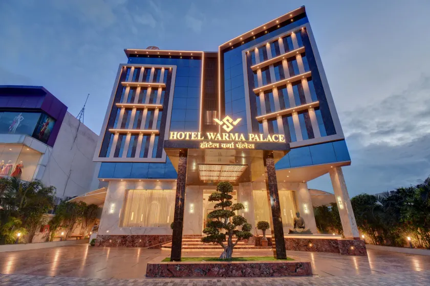 Hotel Warma Palace - Image 1