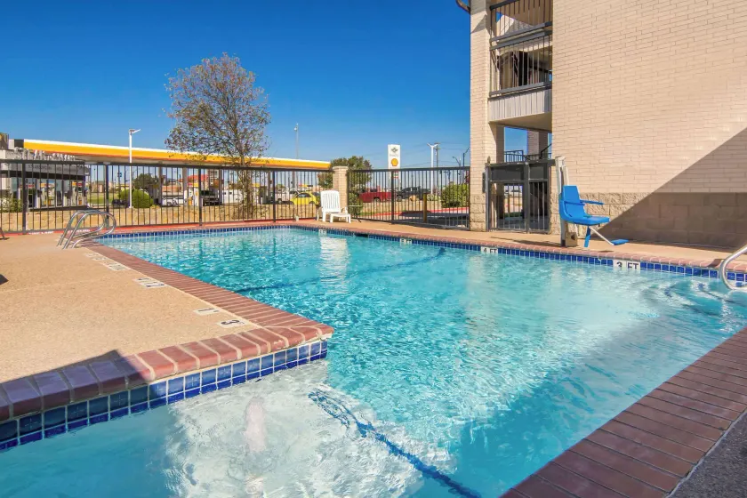 Quality Inn & Suites Weatherford - Image 1