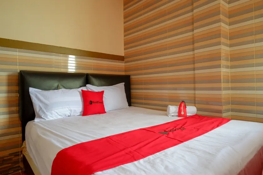 RedDoorz near Kendari Beach 2 - Image 1