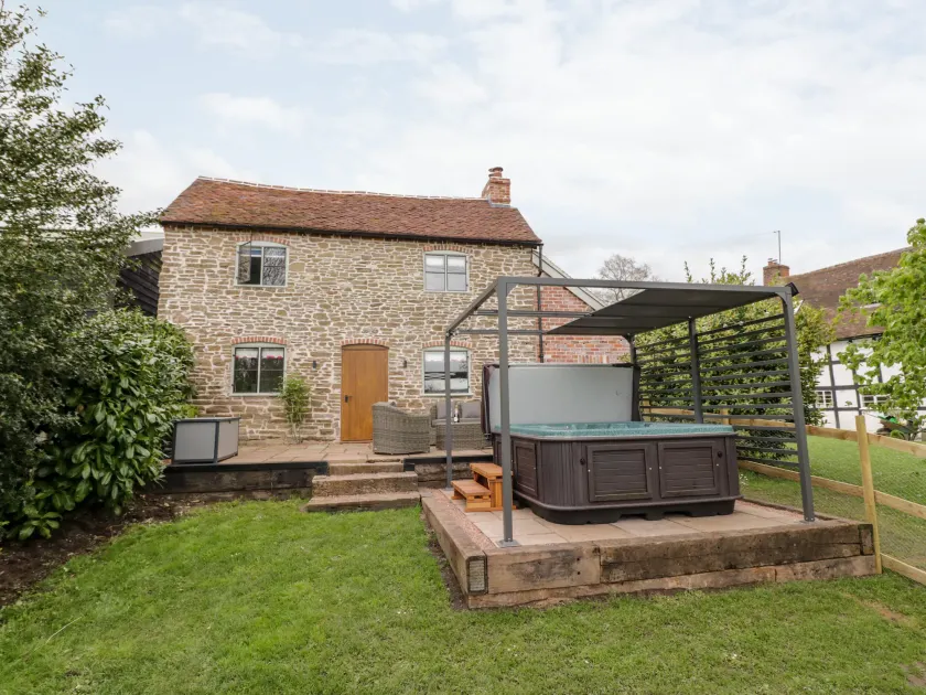 Old Farm Cottage - Image 1