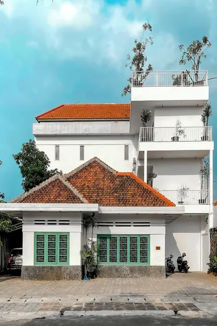 Binumar Guest House - Image 1
